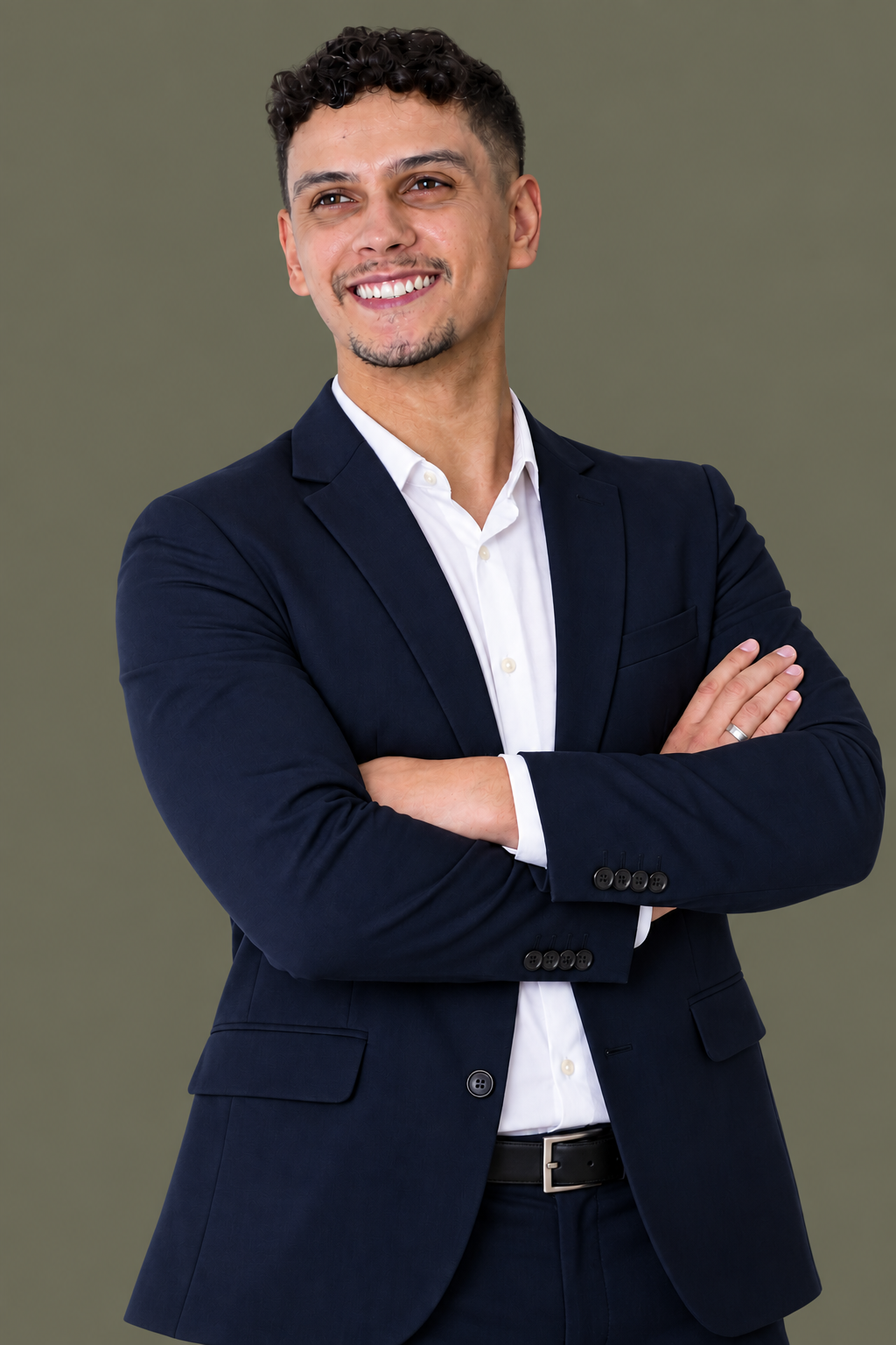 Psicólogo em pose profissional e acolhedora